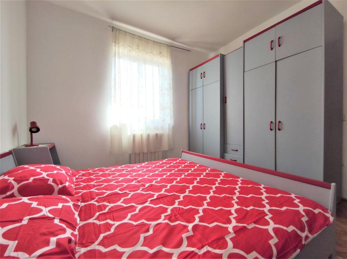 Apartments Morena Rakalj Екстериор снимка