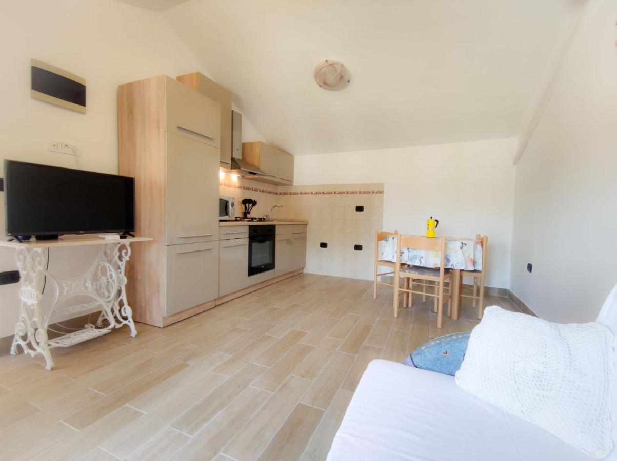 Apartments Morena Rakalj Екстериор снимка