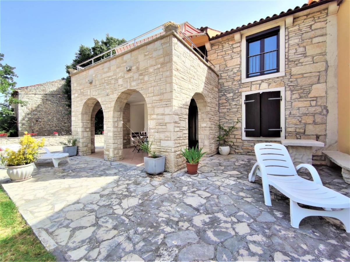 Apartments Morena Rakalj Екстериор снимка