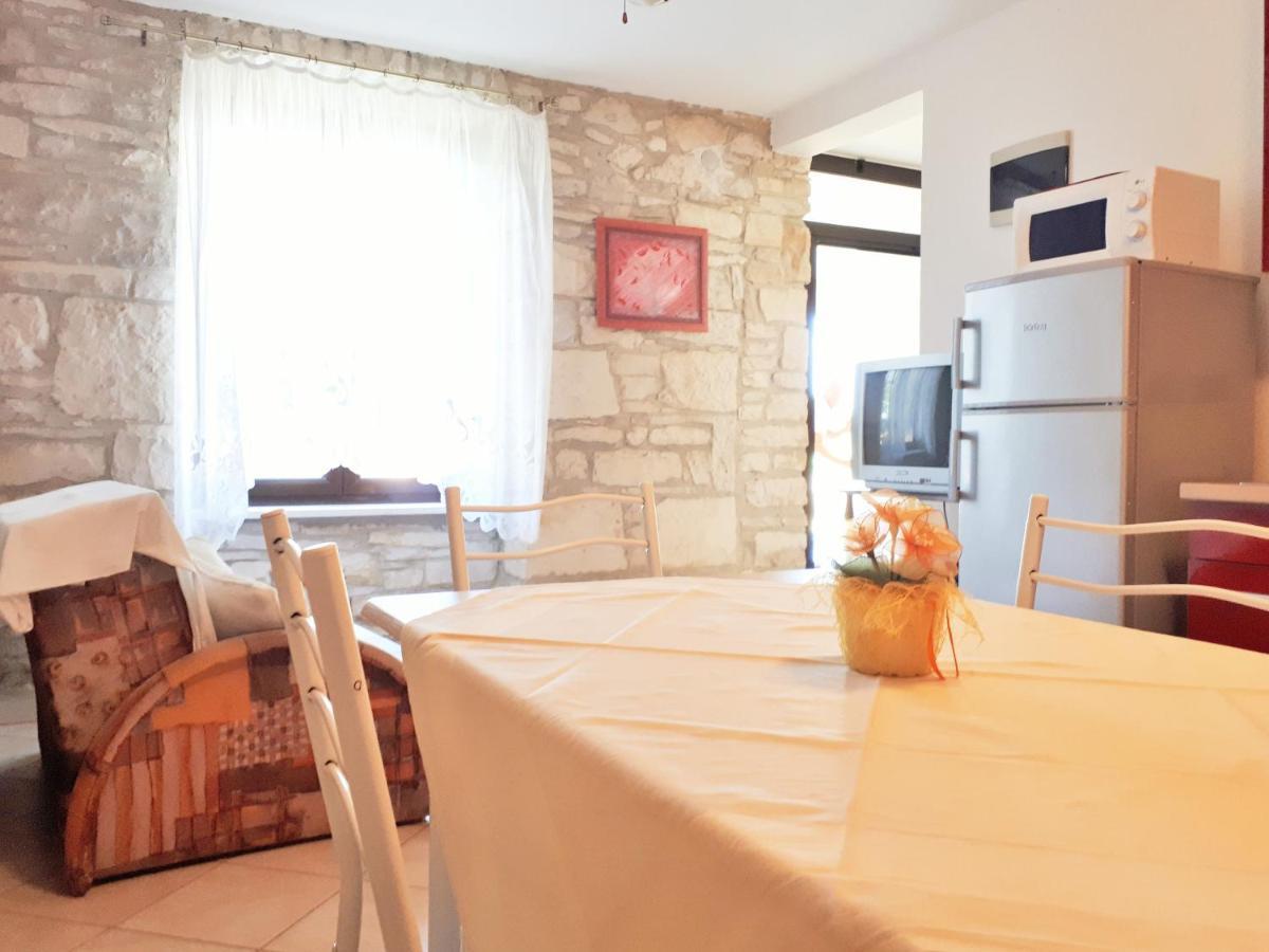 Apartments Morena Rakalj Екстериор снимка