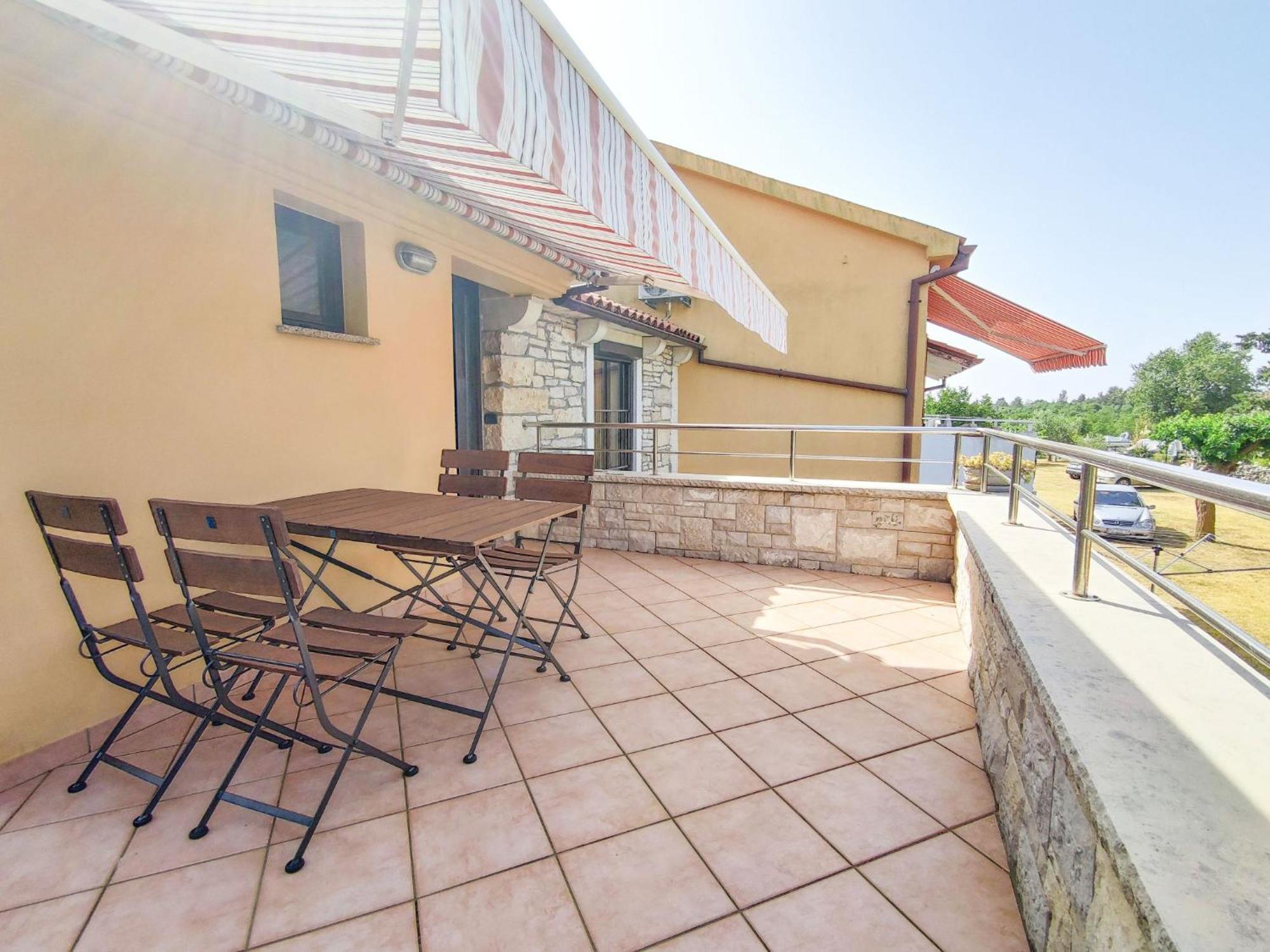 Apartments Morena Rakalj Екстериор снимка